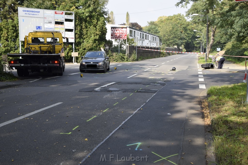 Schwerer Krad PKW Unfall Koeln Muelheim Am Springborn Cottbuserstr P127.JPG - Miklos Laubert